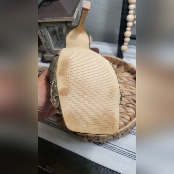 Marc Fisher Brizo Sandal GOLD EUC - Picture 11 of 11